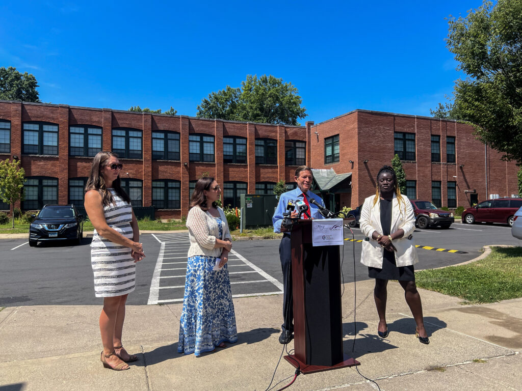 Sen. Richard Blumenthal with CEO Kara Capone, Amy Pelletier of the Partnership for Supportive Housing and Jennifer Quaye-Hudson of the Open Communities Alliance, outside of the Beaumont Lofts.
